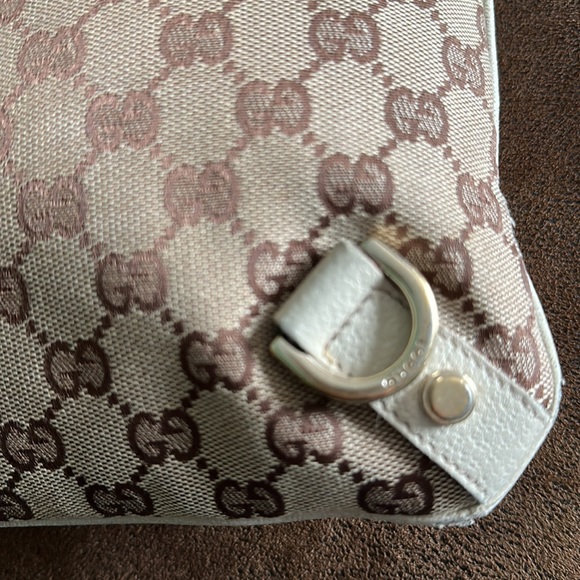 Authentic GUCCI Abbey Shoulder Tote Bag GG
Canvas Leather Brown gold trim rings - Picture 7 of 17